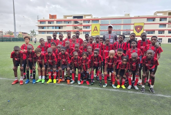 Escolinha de Formação de Futebol do 1.º de Agosto  Oficialmente de Portas Abertas