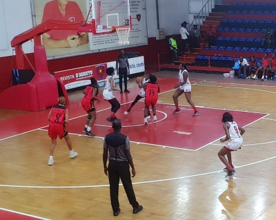 D&#039;gostinas aplicam chapa 100 ao Escorpiões Boa Fé no provincial de basquetebol